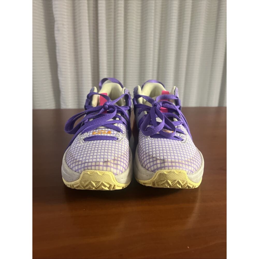 Nike Boys LeBron James Witness 7 Basketball Shoes Size 4Y Purple Gold Lakers - Picture 9 of 10